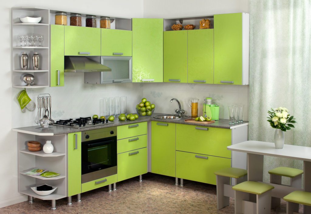 зеленая кухня в современном стиле