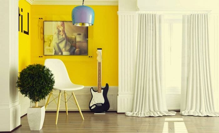 пример применения светлого желтого цвета в декоре квартиры