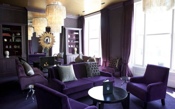 Фиолетовые шторы в интерьере гостиной фото в городской квартире