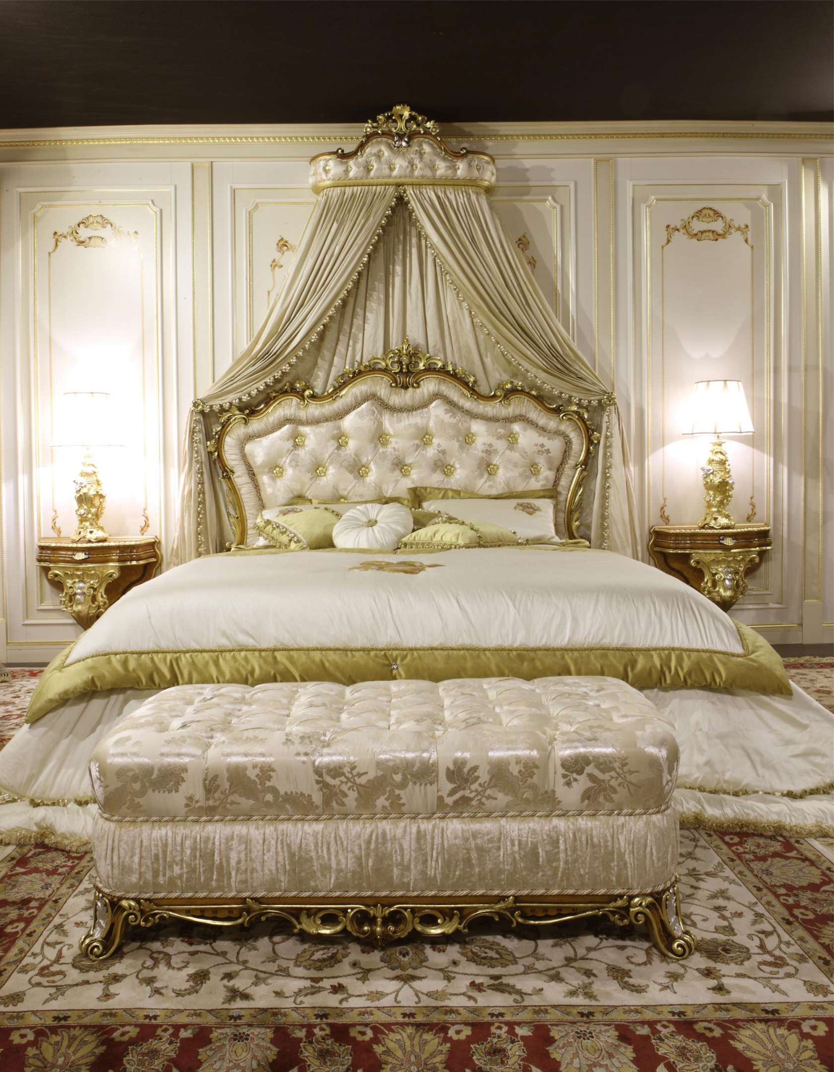 банкатка в стиле бароко в интерьере спальни