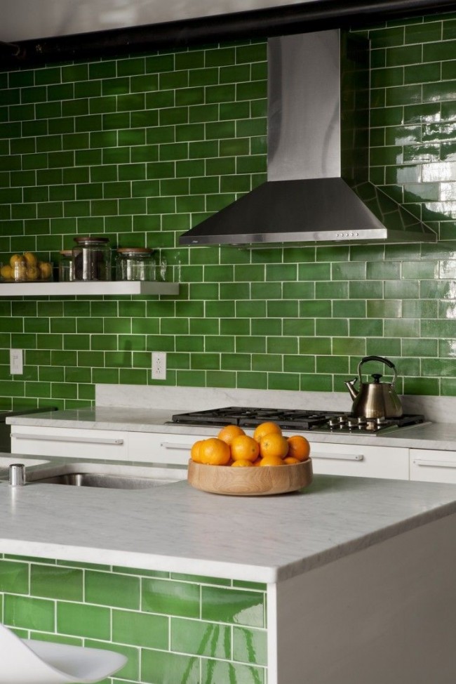 Грязно-зеленый отлично подойдет для оформления дизайна  кухни. Такой необычный цвет на кухне напомнит о свежей зелени и сочных овощах