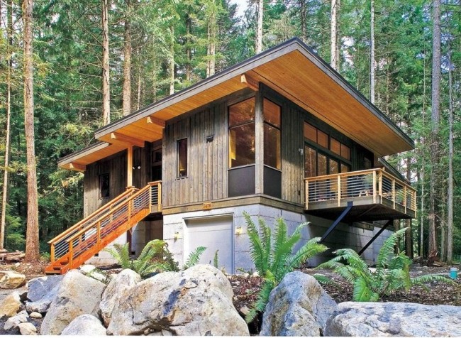 Модульный дом с пристроенным балконом позволит насладиться всей красотой местного пейзажа