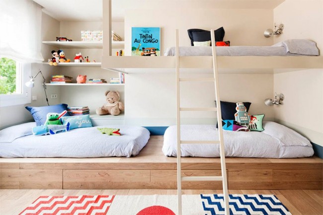 Кровать-подиум в детской – самый удобный и функциональный вариант, как спланировать детскую. А еще она очень нравится детям