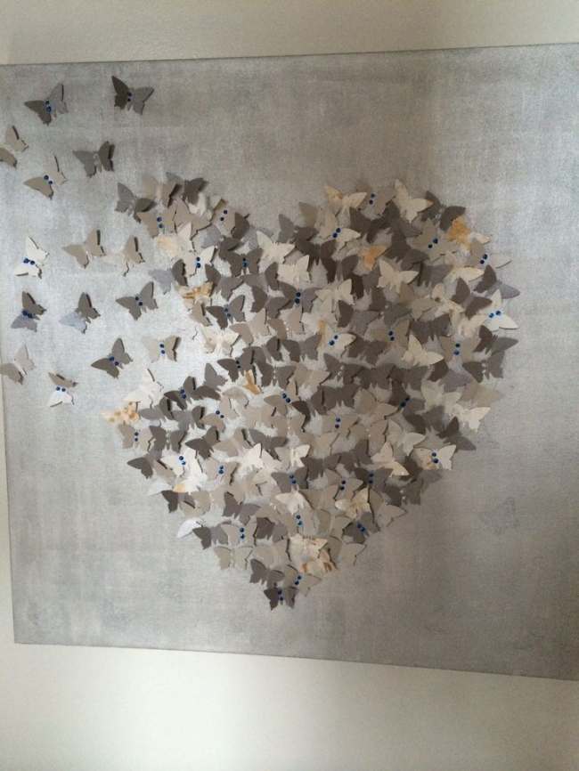 Красивая картина низ бабочек в пастельных тонах