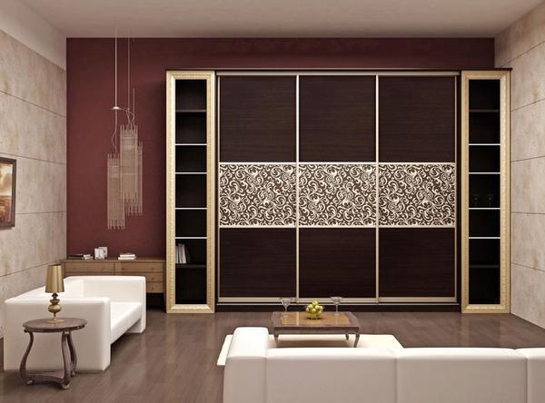 Сделать дизайн шкафа более оригинальным и уникальным можно при помощи красивых узоров, которые наносятся на раздвижные дверцы