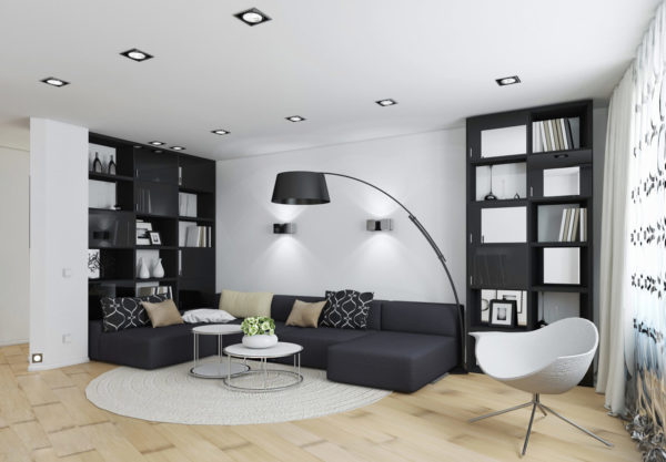 черная мебель в светлом интерьере современной гостиной комнаты