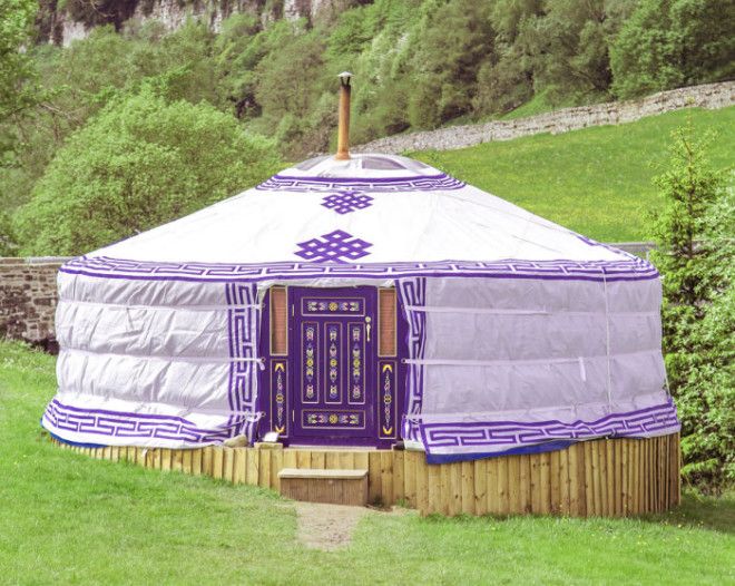 Монгольская юрта украшенная традиционными узорами Фото swaledaleyurtscom