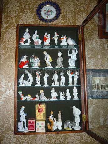 витрина для декоративных фигурок