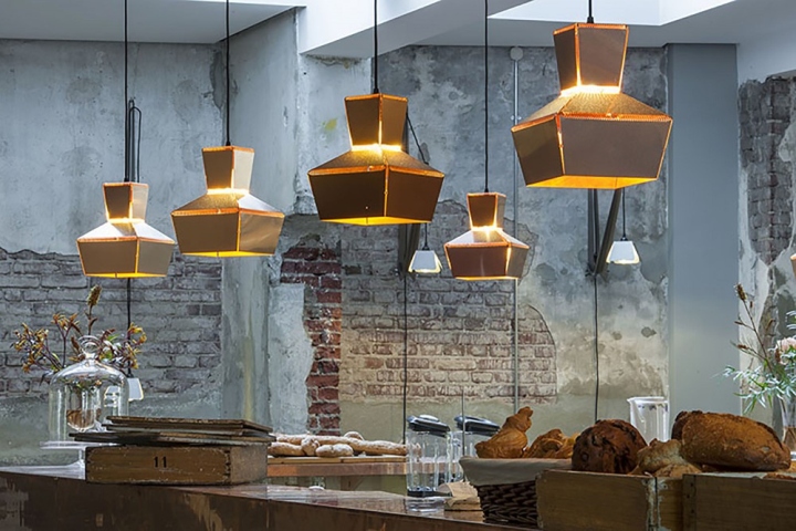 Дизайн интерьера кафе в Роттердаме. Подвесные светильники