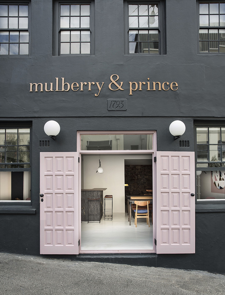 Дизайн интерьера ресторана - вход в Mulberry & Prince