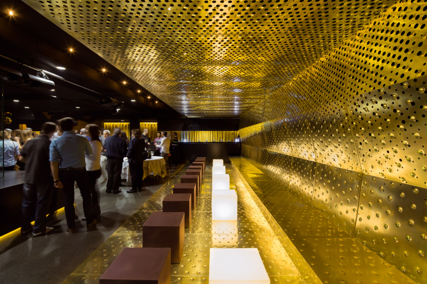 Золотистая отделка в дизайне клуба ресторана - Фото 8