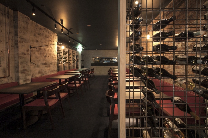 Безупречный интерьер бара Deli Wine Bar