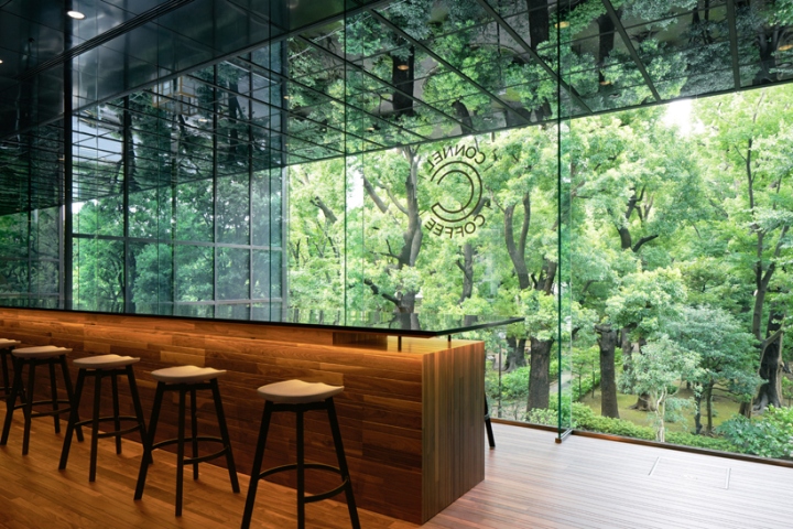 Деревянный пол в интерьере кофейни
