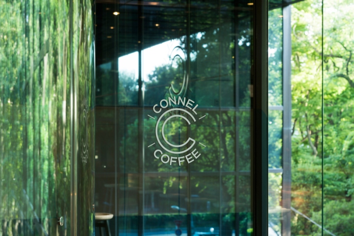 Логотип кофейни на стекле