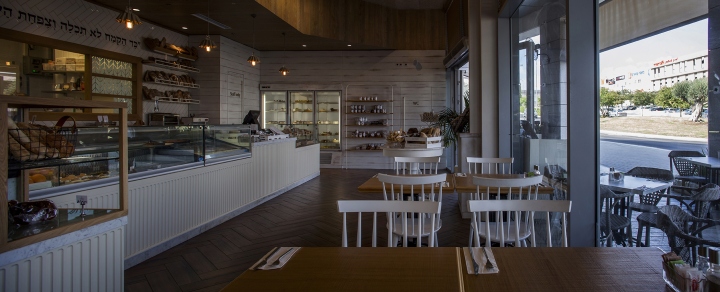 Безупречный интерьер пекарни-кафе Michalis
