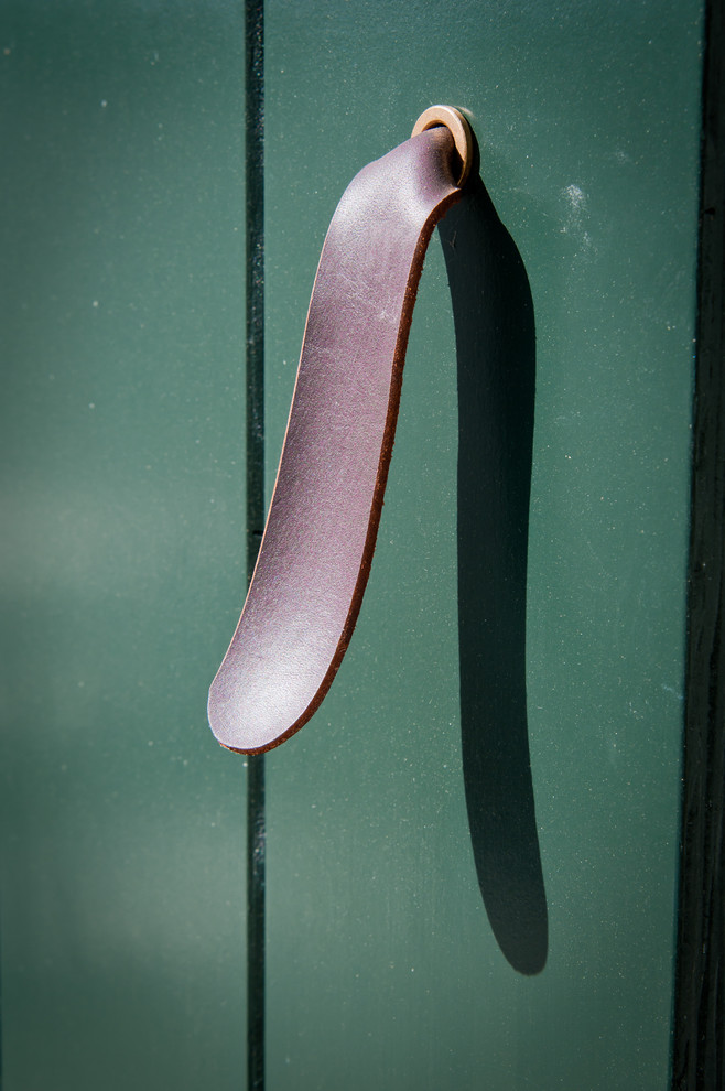 Креативная дверная ручка в мастерской от Moger Mehrhof Architects в США