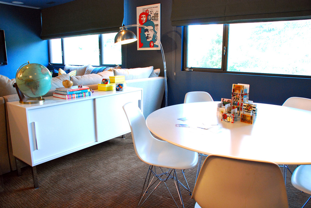 Круглый стол со стульями Eames в интерьере домашнего офиса