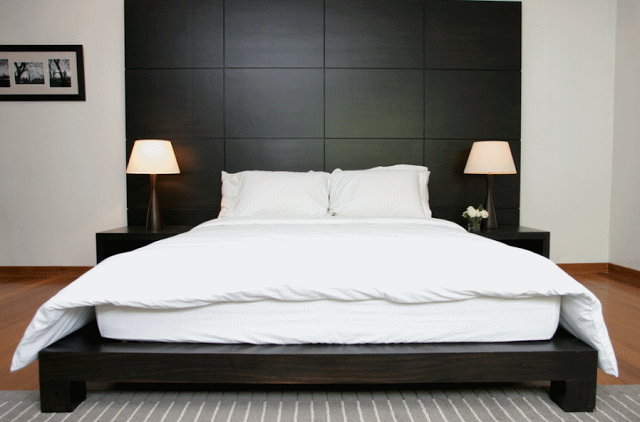 Современный дизайн спальни с кроватью-платформой. Фото 9