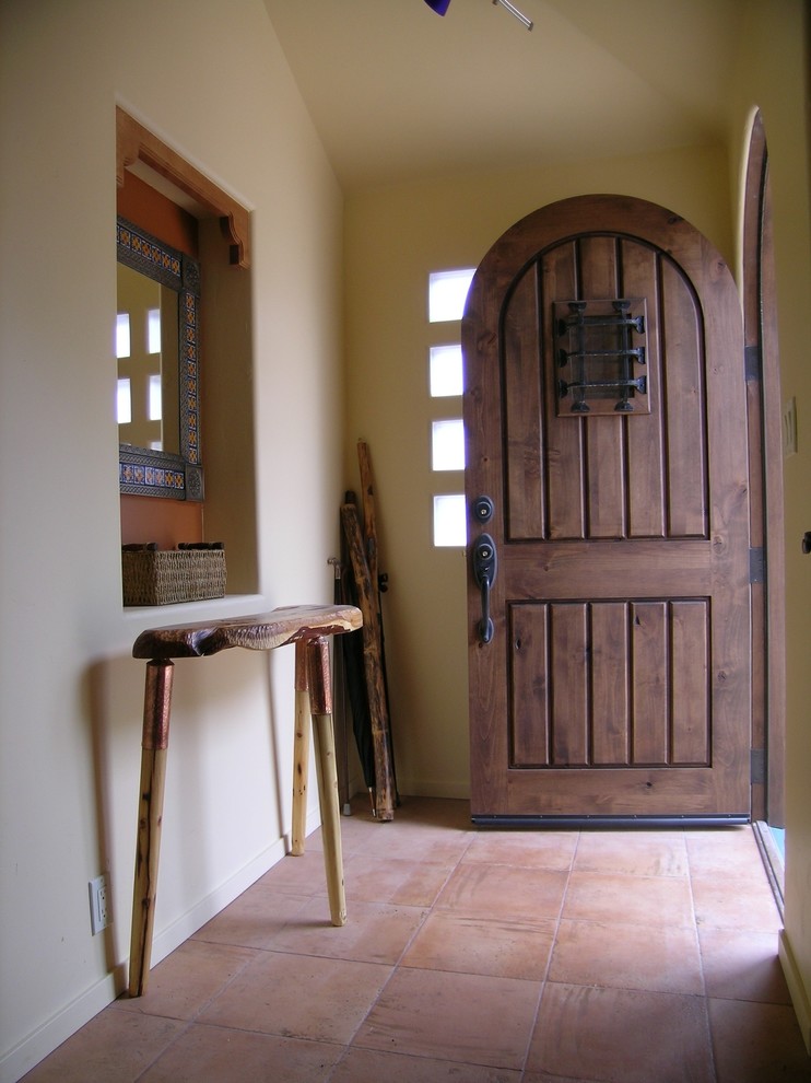 Деревянная входная дверь