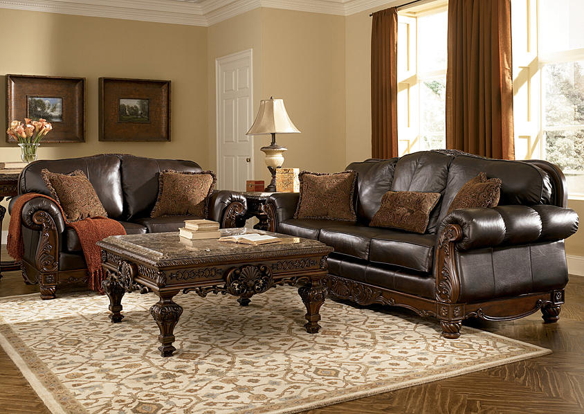 Гостиная с коричневой мебелью выглядит стильно и изысканно