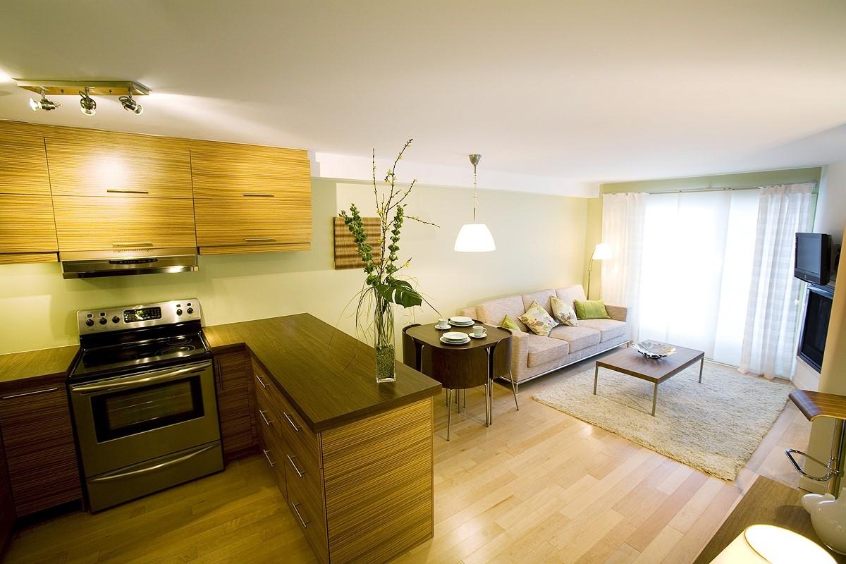 При планировке кухни-гостиной большую часть площади необходимо выделять для гостиной 