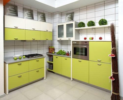 Фисташковая кухня отличается спокойным настроением и нежными красками