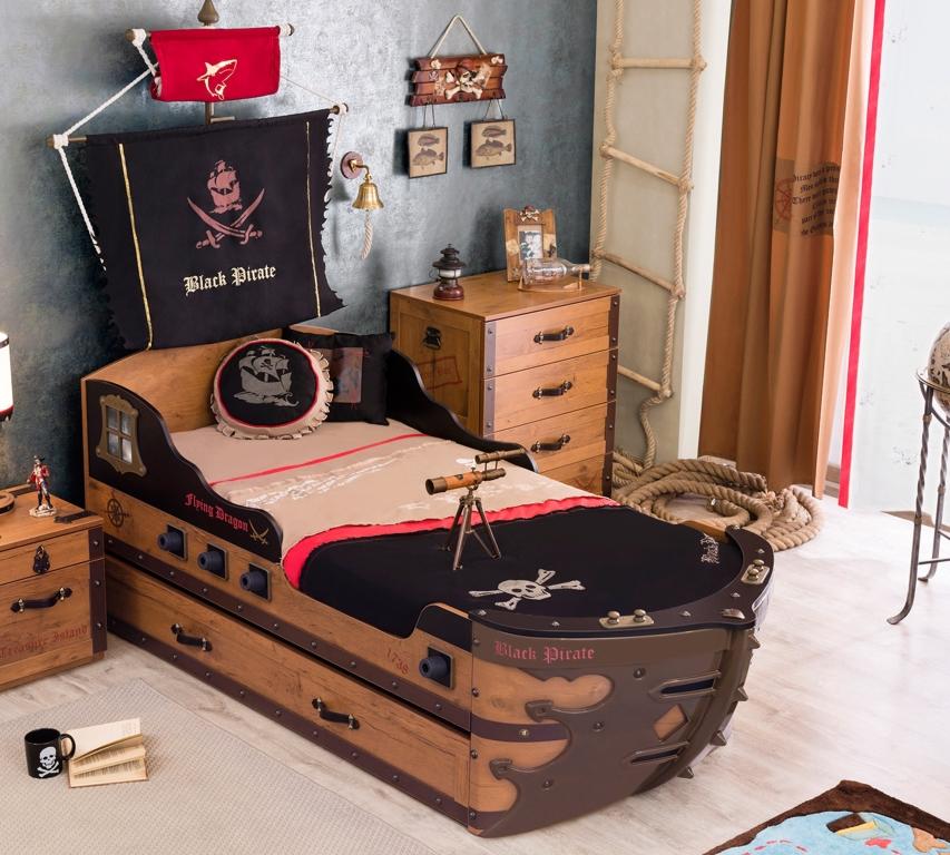 Пиратская тематика в оформлении детской комнаты популярна не только у мальчишек