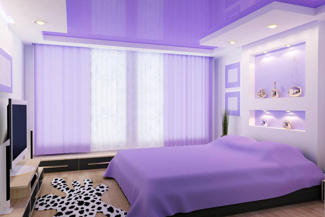 В современной спальне прекрасно будет смотреться стильный глянцевый потолок сиреневого цвета