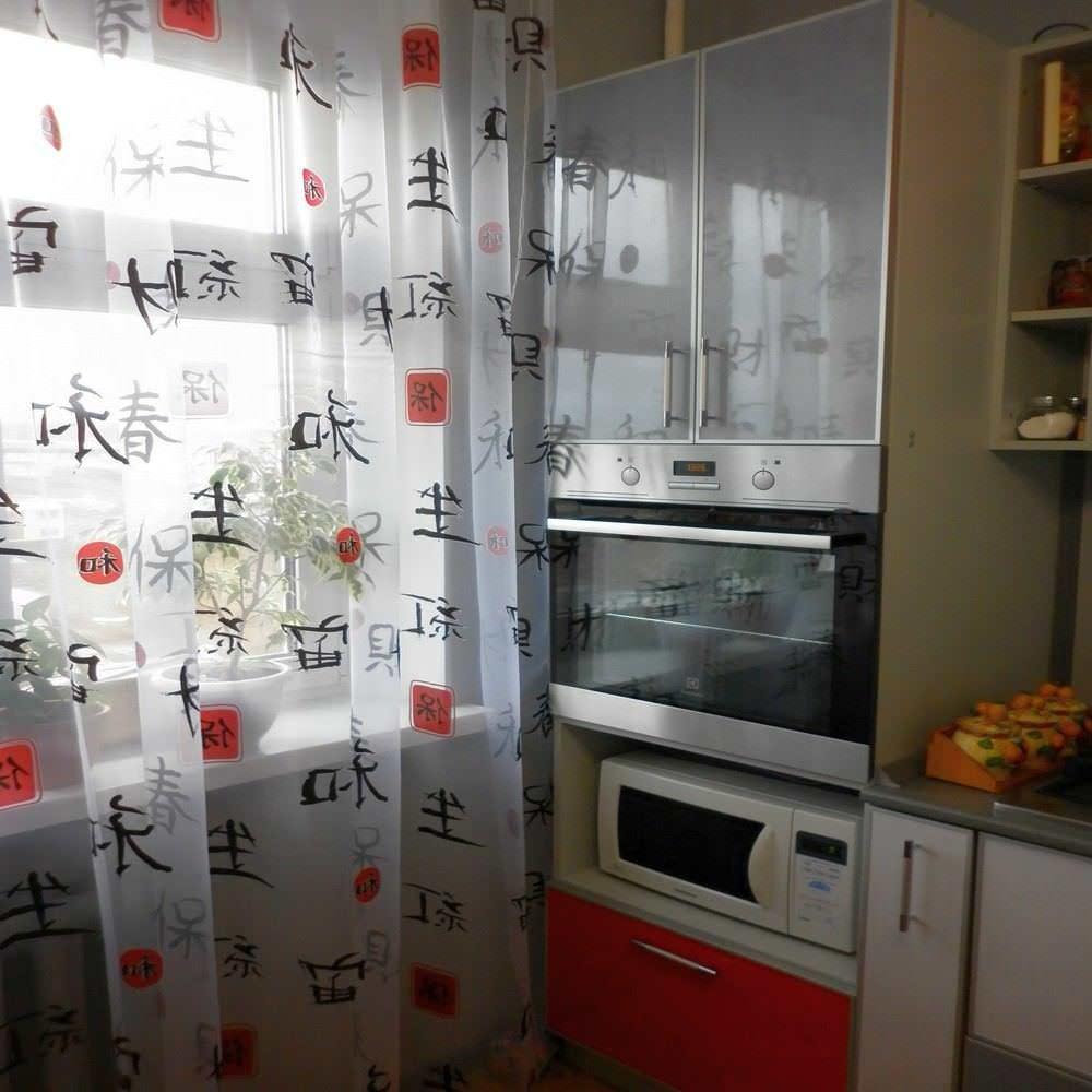 Шкаф-пенал на кухне позволяет рационально использовать пространство