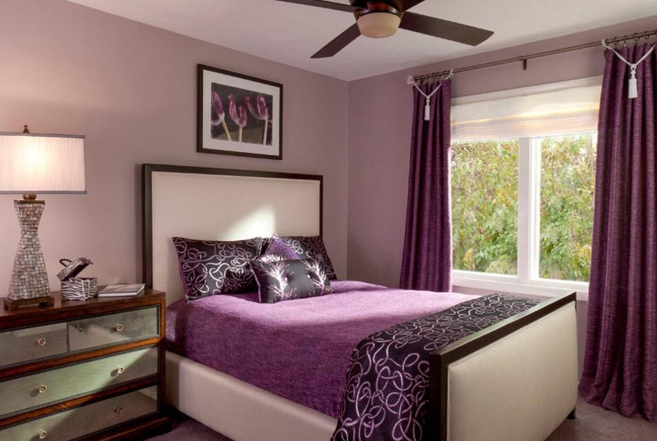 Спальная комната в сиренево-фиолетовых тонах отлично подойдет для девушки или молодой пары