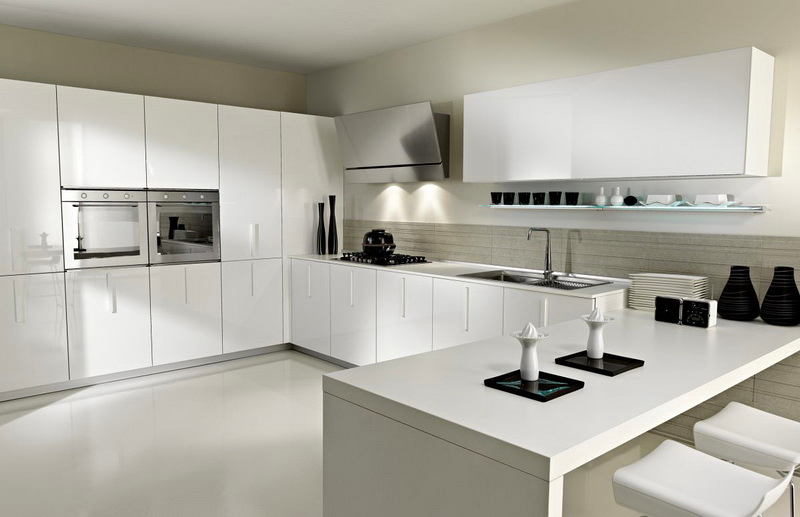 Современный интерьер белой кухни