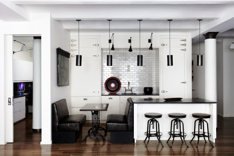 Современный дизайн черно белых кухонь 