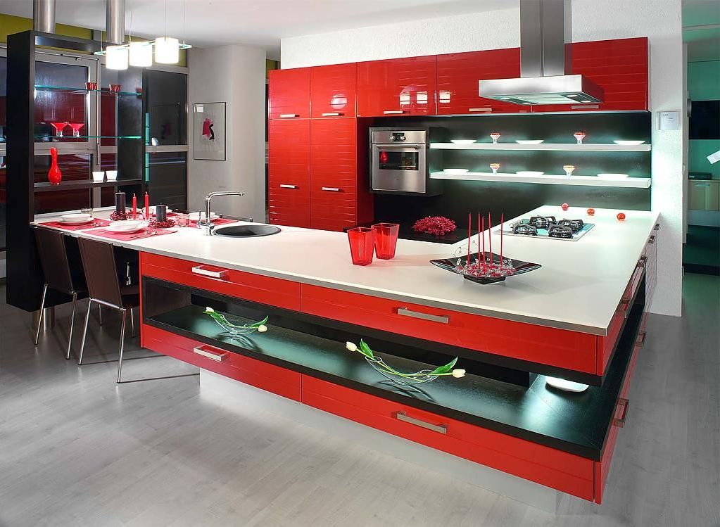 Великолепный дизайн интерьера кухни в красной гамме