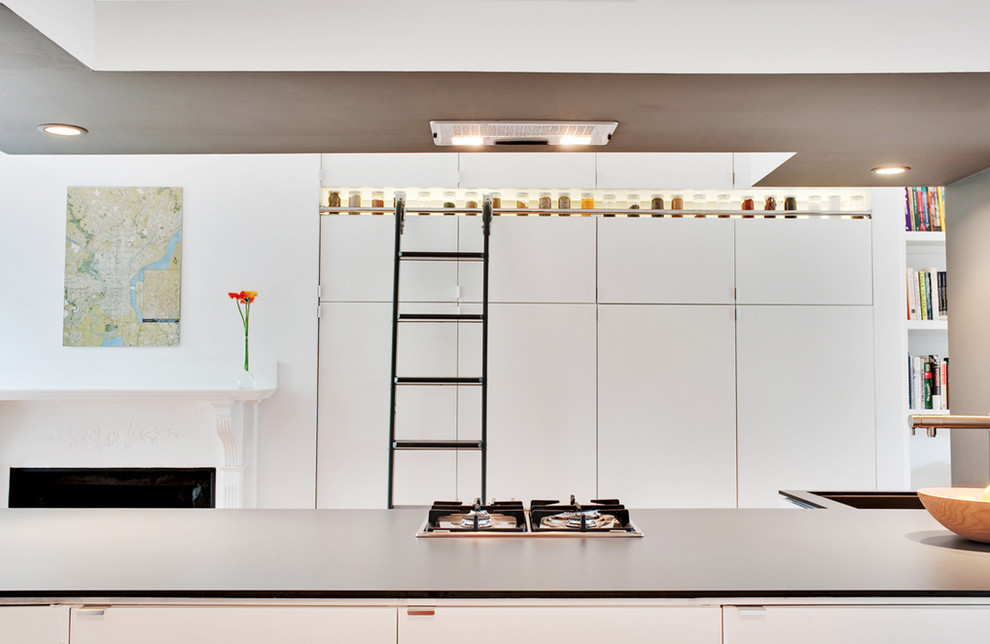 Интерьере кухни в минималистском стиле от Bunker Workshop