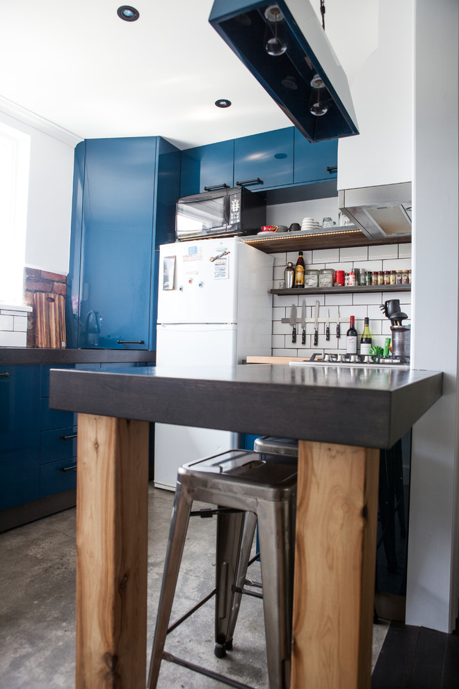 Дизайн интерьера кухни в небесно-голубых тонах от Born Builders