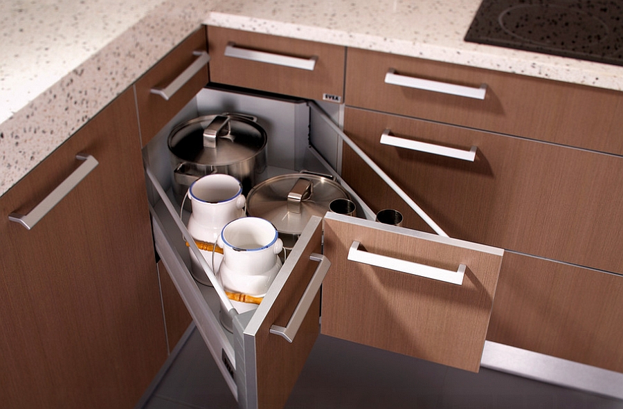 Угловой выдвижной ящик с посудой и кухонными аксессуарами