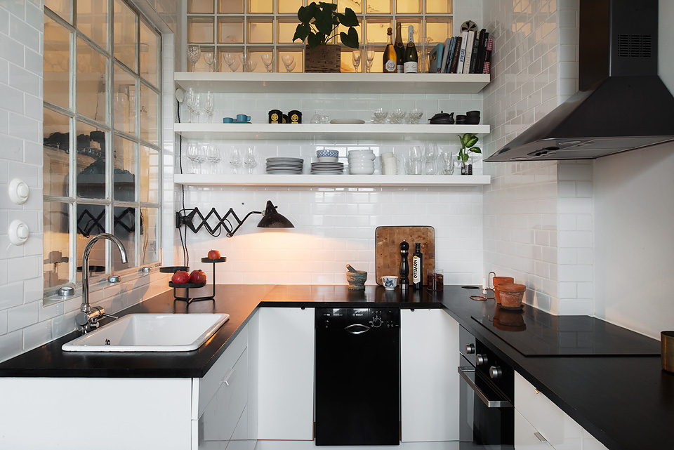 Оформление кухонного фартука керамической плиткой в стиле «метро»