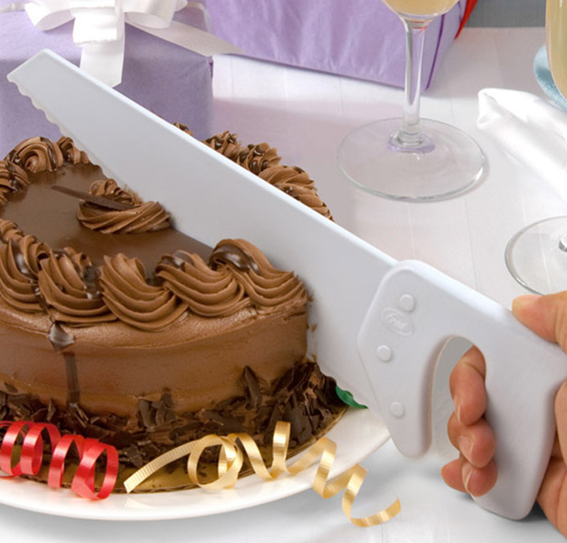 Специальный нож для торта в форме пилы