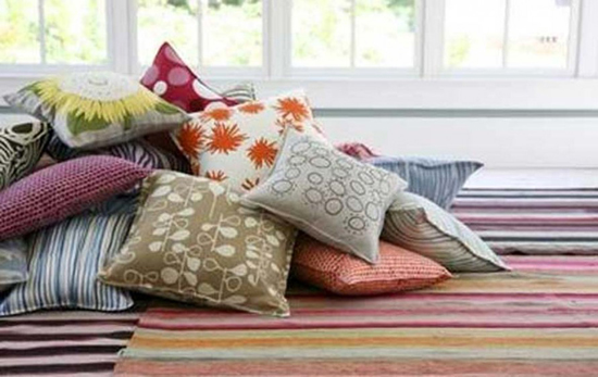 Виды декоративных диванных подушек