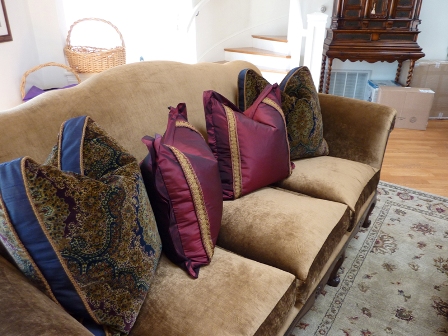 Декоративные диванные подушки фото