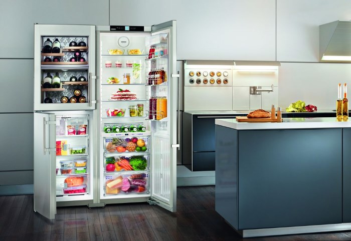 Холодильник side by side на кухне