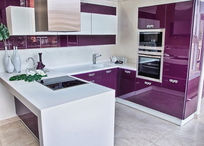 кухня фиолетовая с белым