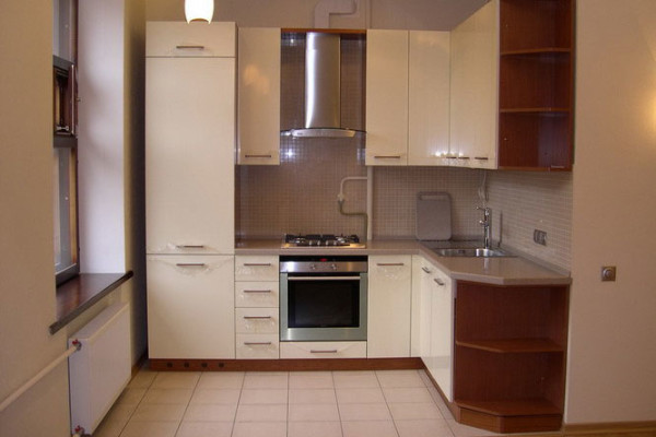 Продуманный дизайн позволит сделать маленькую кухню удобной и функциональной.
