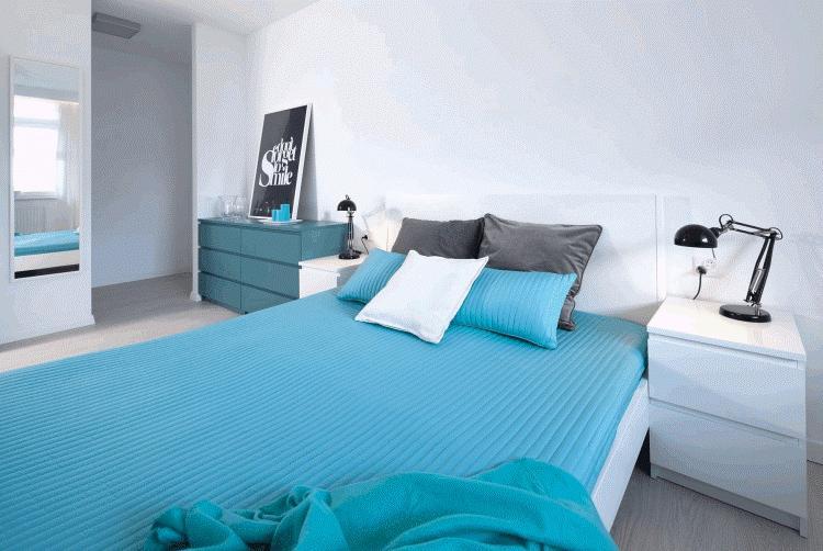 Спальня в бело голубых тонах фото
