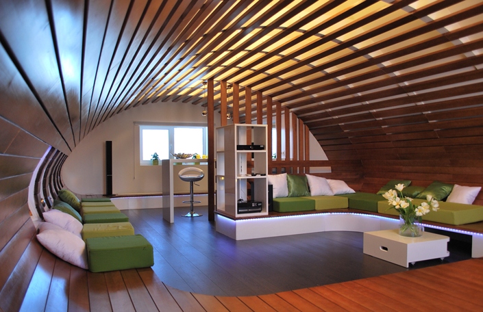 Дизайн интерьер мансарды деревянного дома2