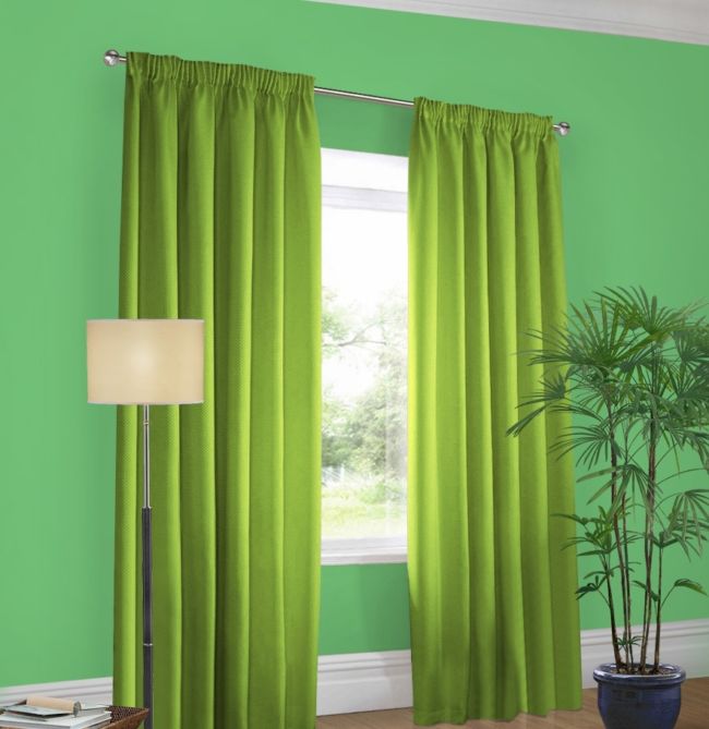 Green walls-pistachio curtains