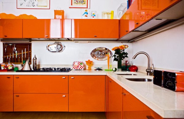 оранжевая кухня в интерьере
