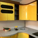 Сочетание желтого и черного цветов на кухне. Фото 15