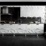Дизайн современной кухни белого цвета с черным полом