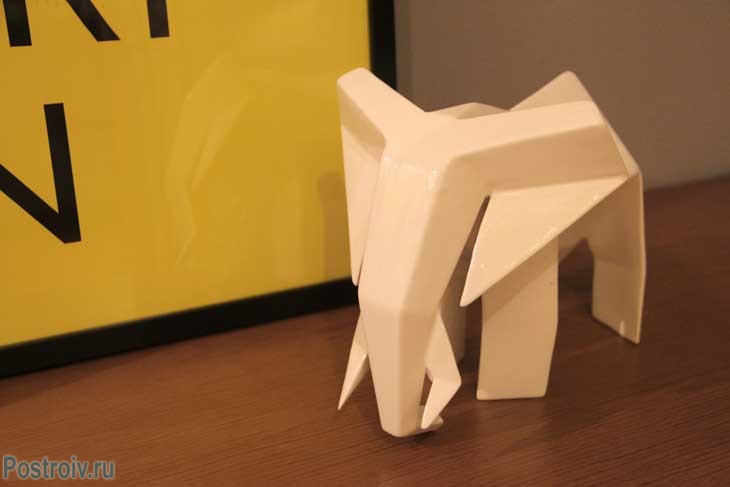 Декоративный столик в виде слона в стиле оригами - Фото